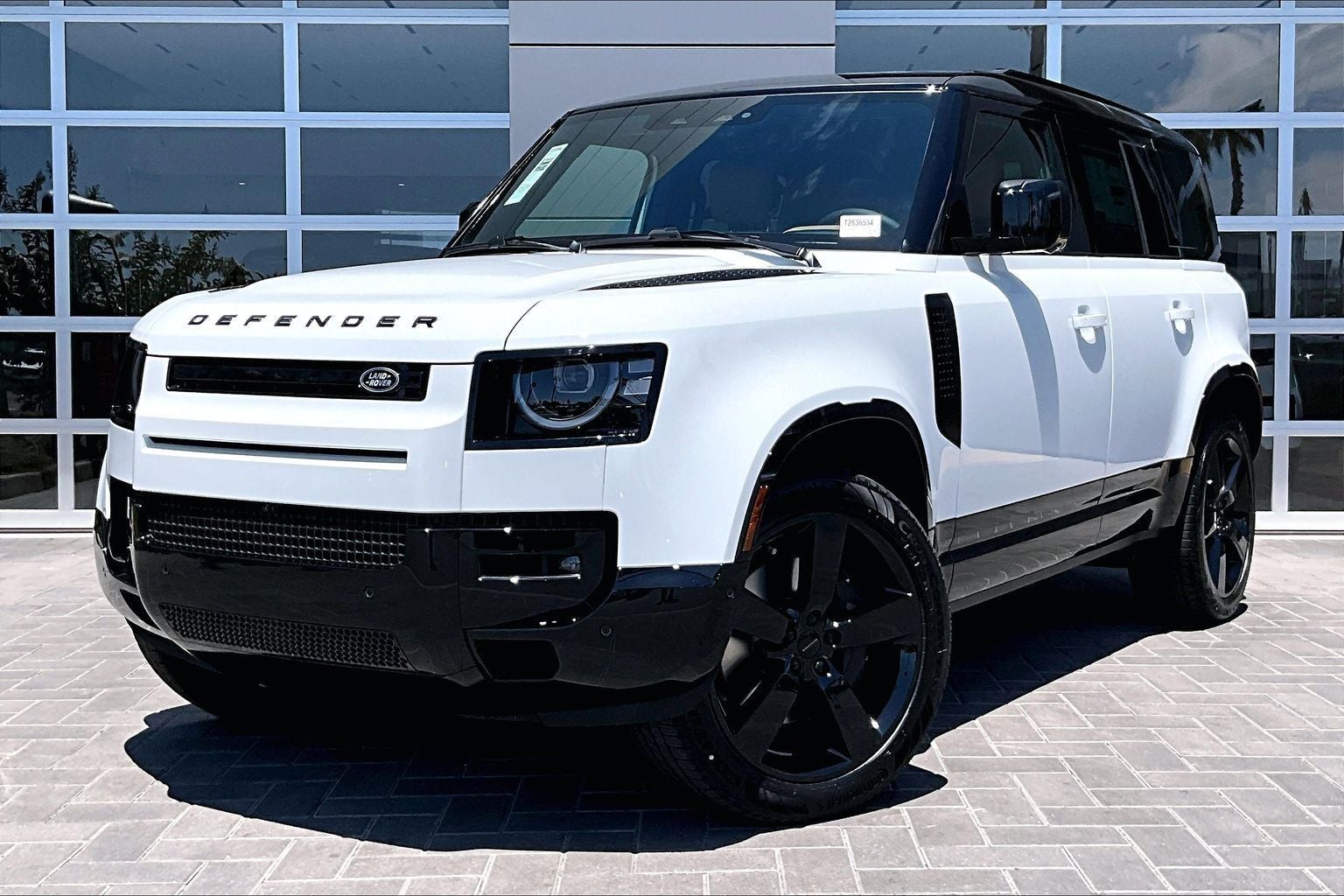 2026 Land Rover Defender 110 X-Dynamic SE