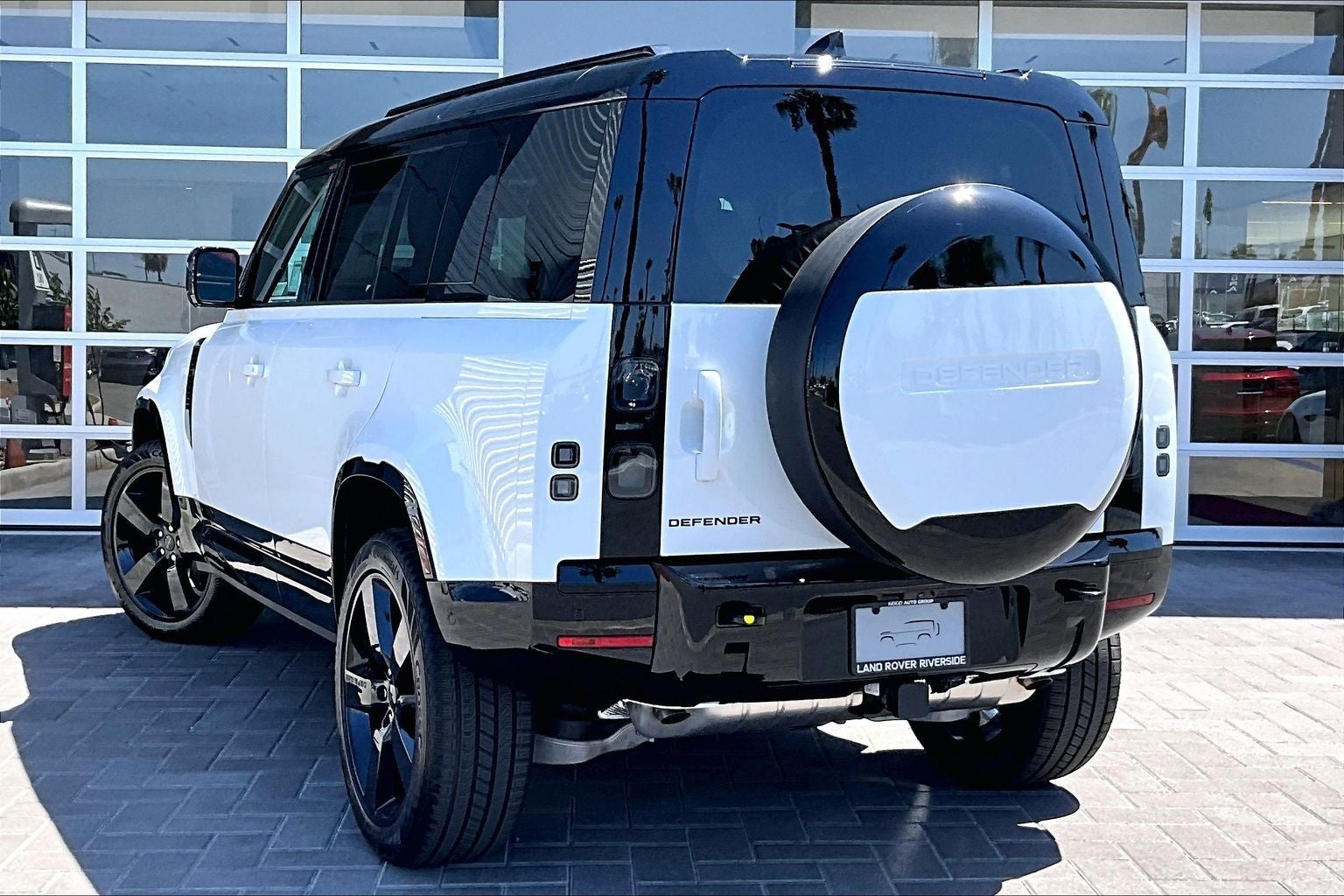 2026 Land Rover Defender 110 X-Dynamic SE