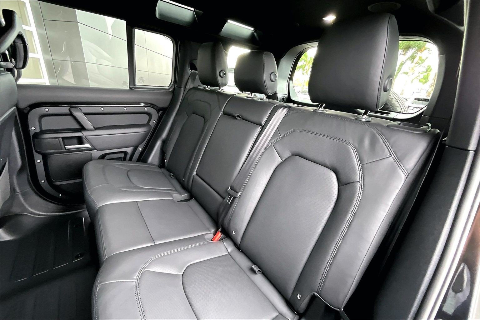 2026 Land Rover Defender 110 X-Dynamic SE