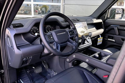 2026 Land Rover Defender 110 X-Dynamic SE