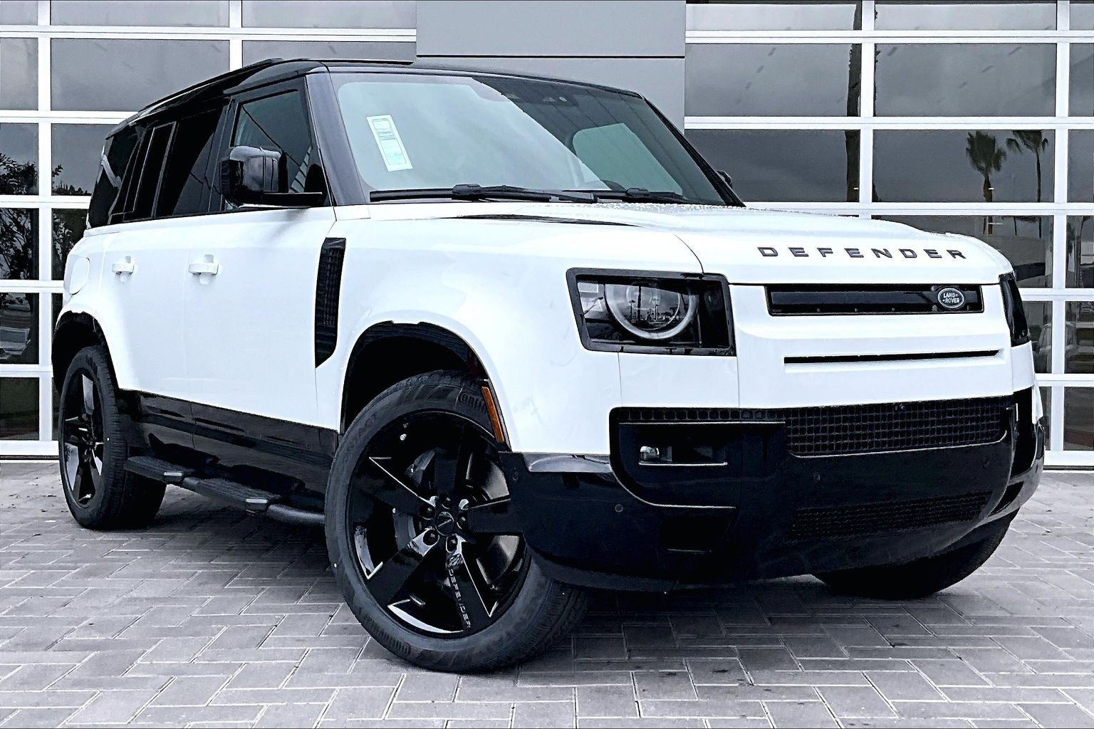 2026 Land Rover Defender 110 X-Dynamic SE