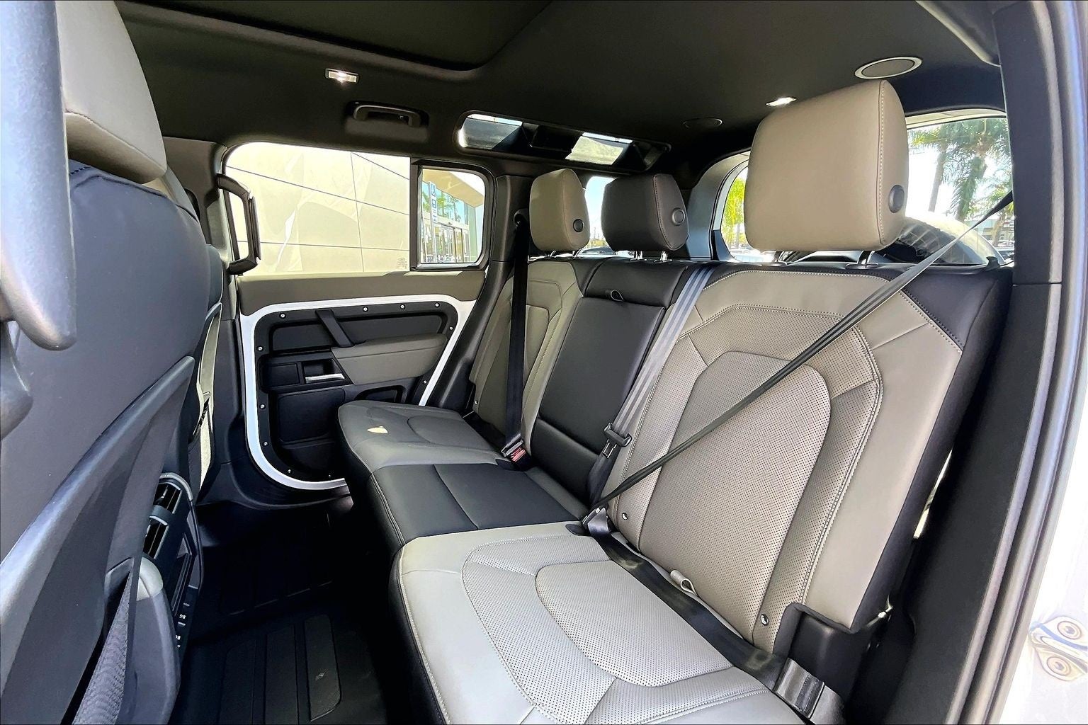 2026 Land Rover Defender 110 X-Dynamic SE