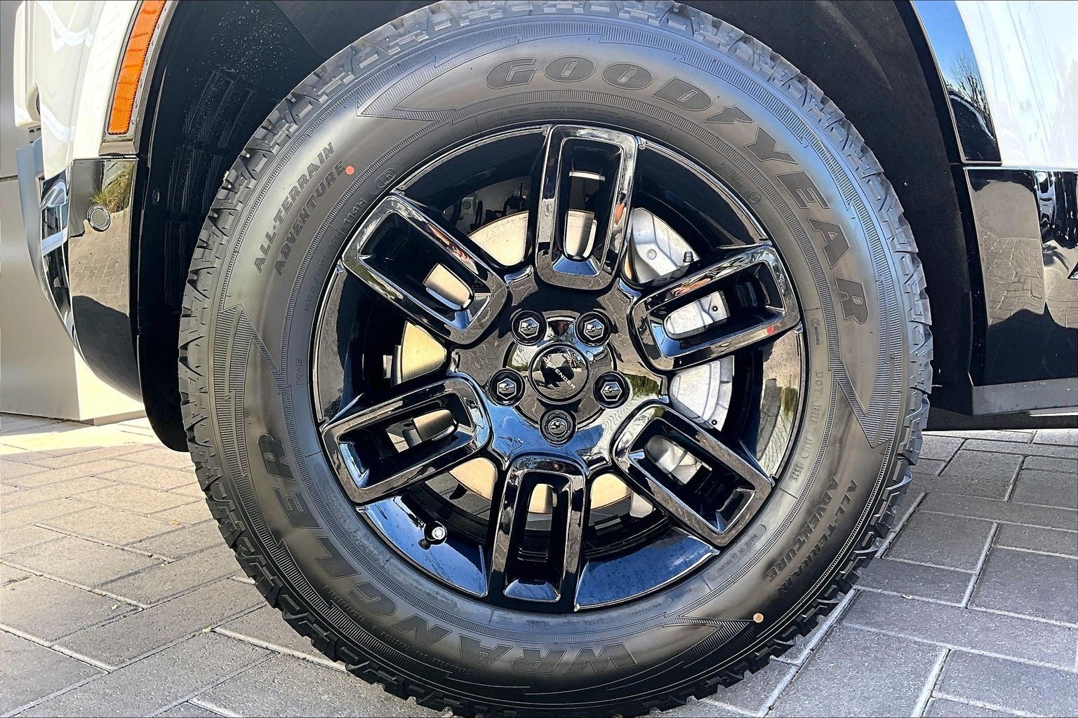 2026 Land Rover Defender 110 X-Dynamic SE