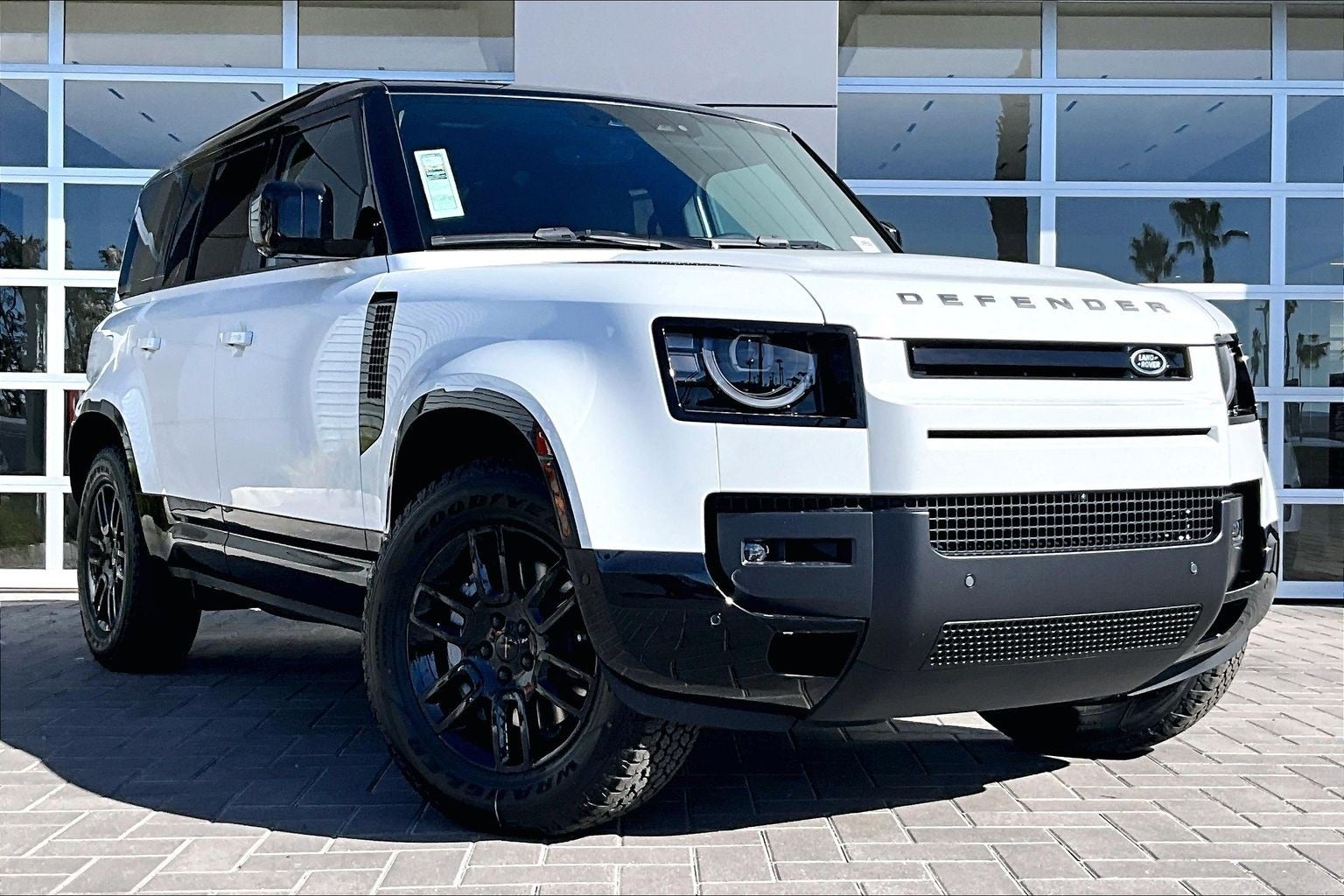 2026 Land Rover Defender 110 X-Dynamic SE