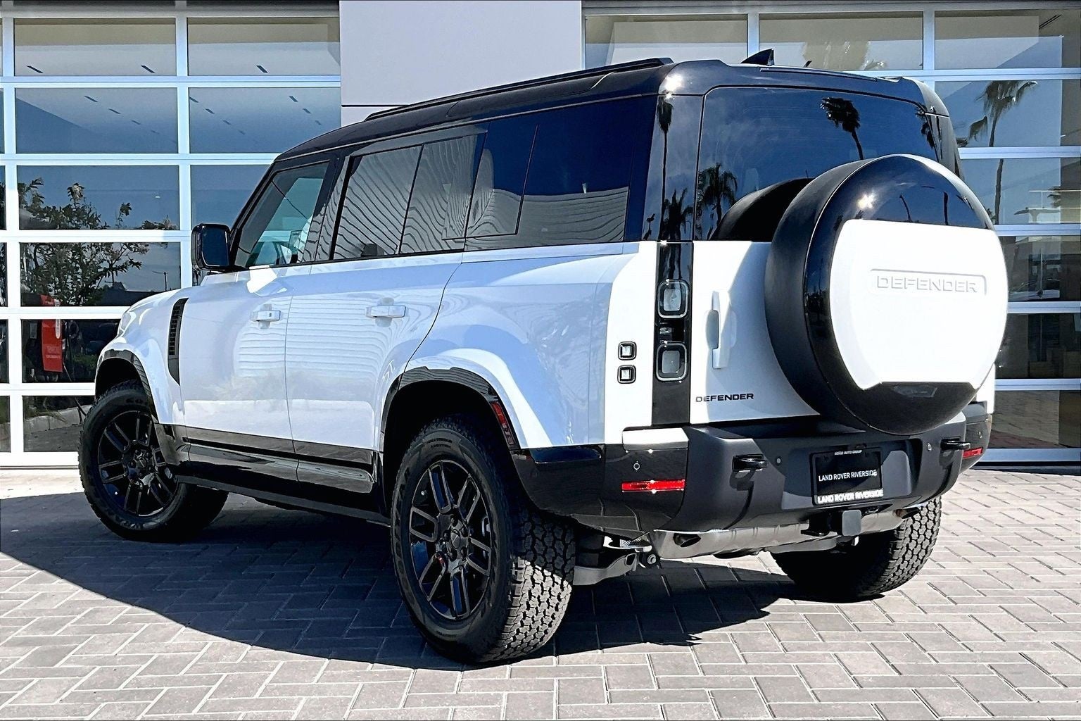 2026 Land Rover Defender 110 X-Dynamic SE