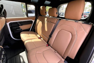 2026 Land Rover Defender 110 X-Dynamic SE
