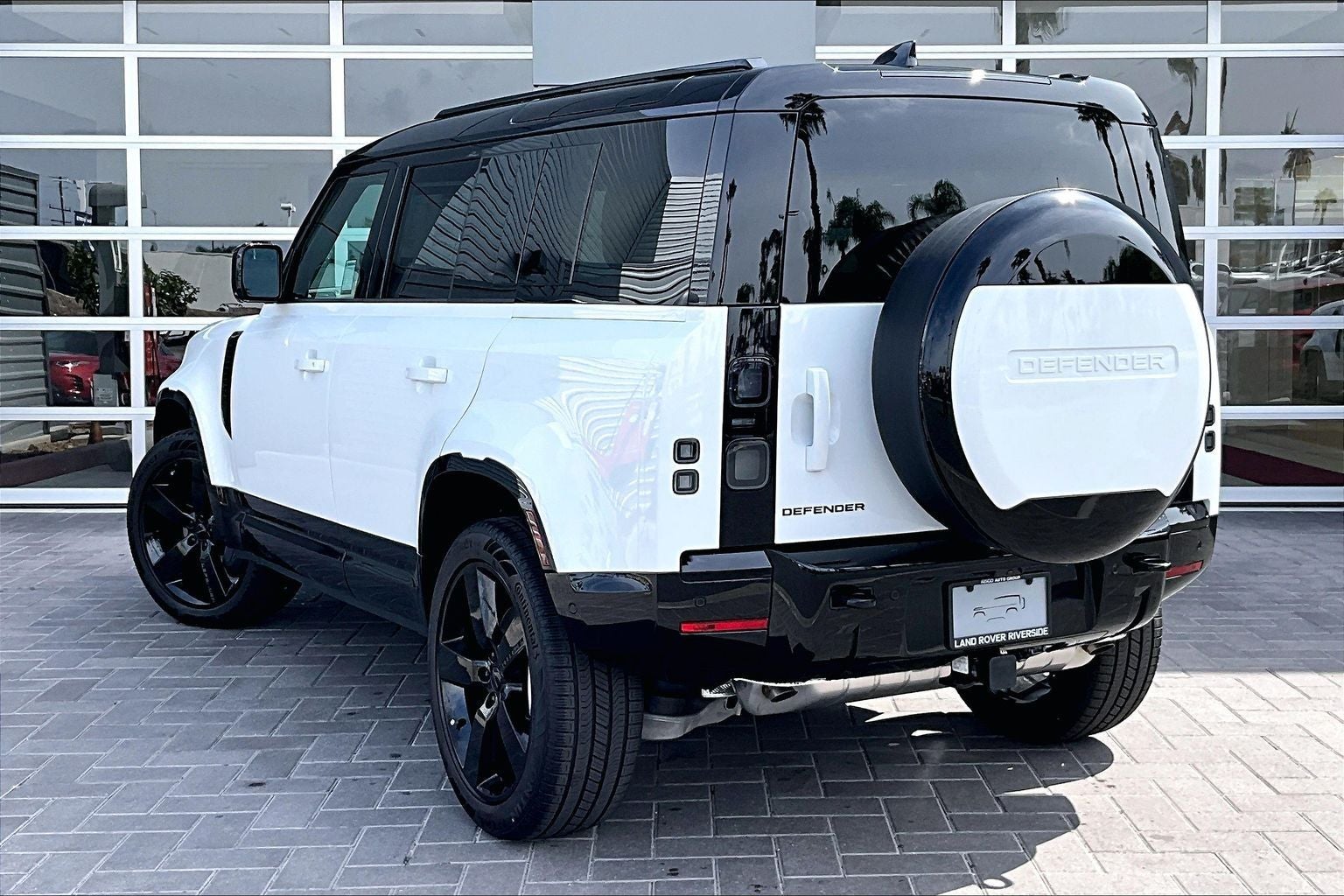 2026 Land Rover Defender 110 X-Dynamic SE