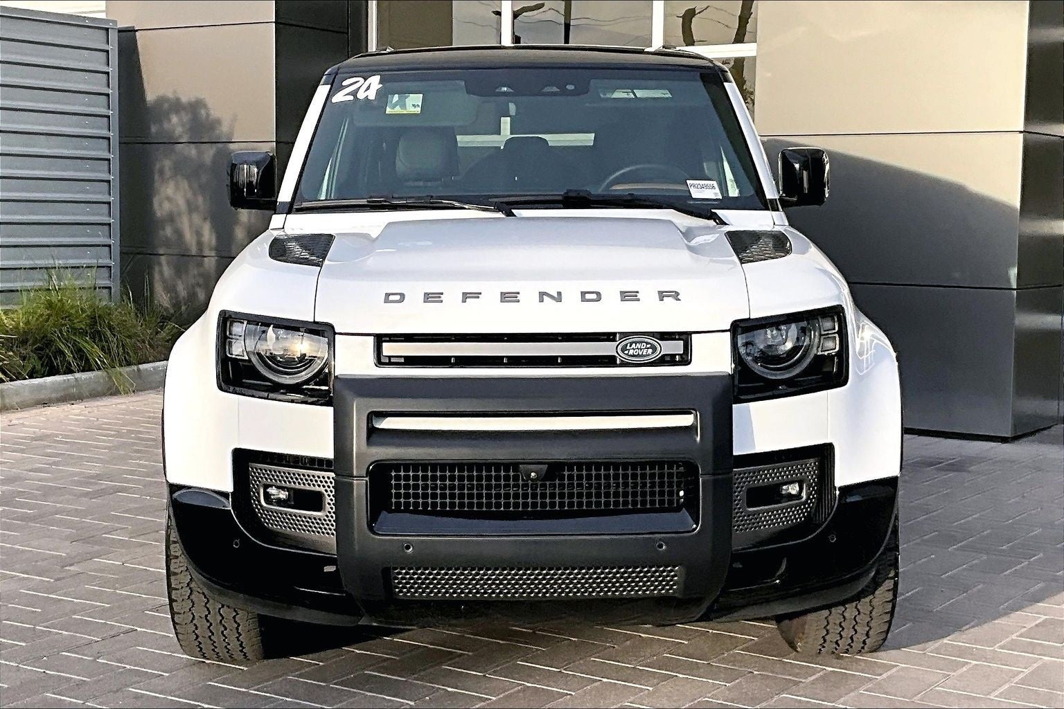 2024 Land Rover Defender 110 X-Dynamic SE