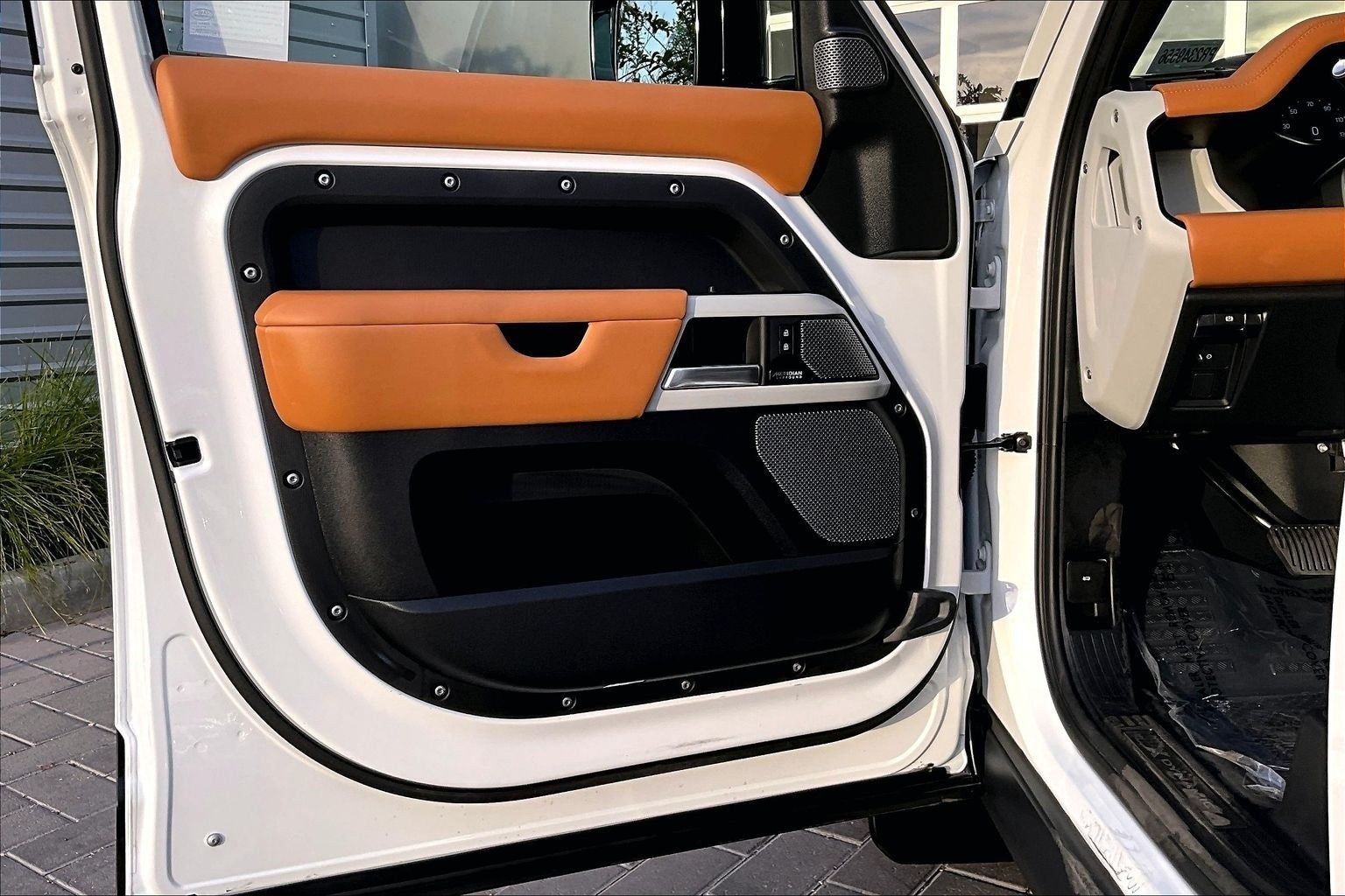 2024 Land Rover Defender 110 X-Dynamic SE