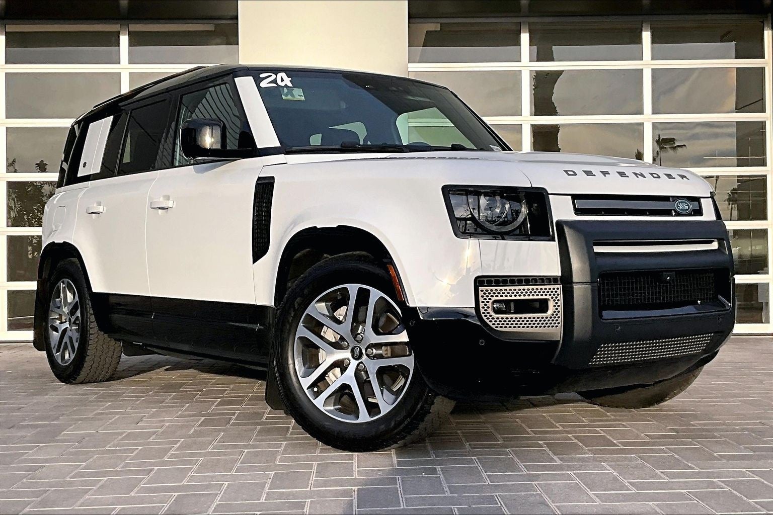 2024 Land Rover Defender 110 X-Dynamic SE