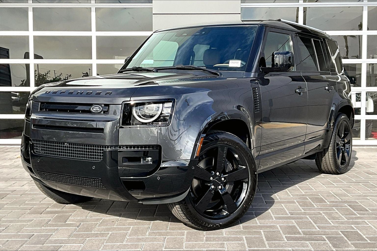 2026 Land Rover Defender 110 X-Dynamic SE