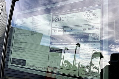 2026 Land Rover Defender 110 X-Dynamic SE