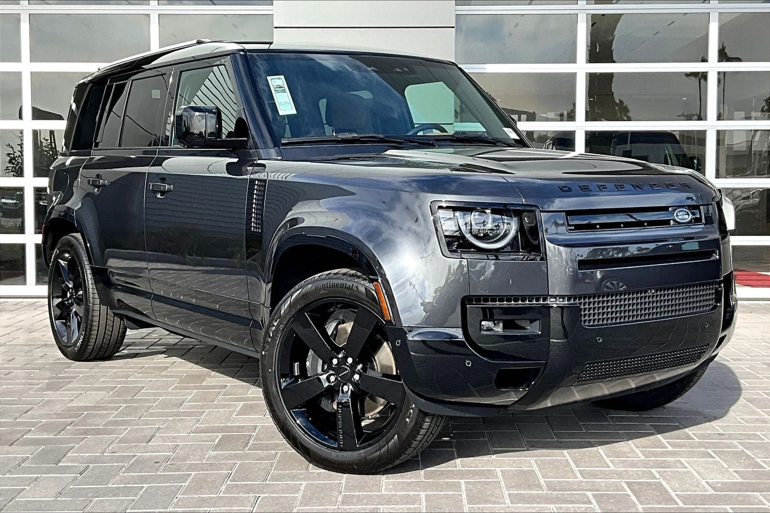 2026 Land Rover Defender 110 X-Dynamic SE