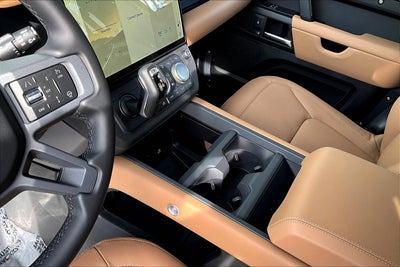 2026 Land Rover Defender 110 X-Dynamic SE