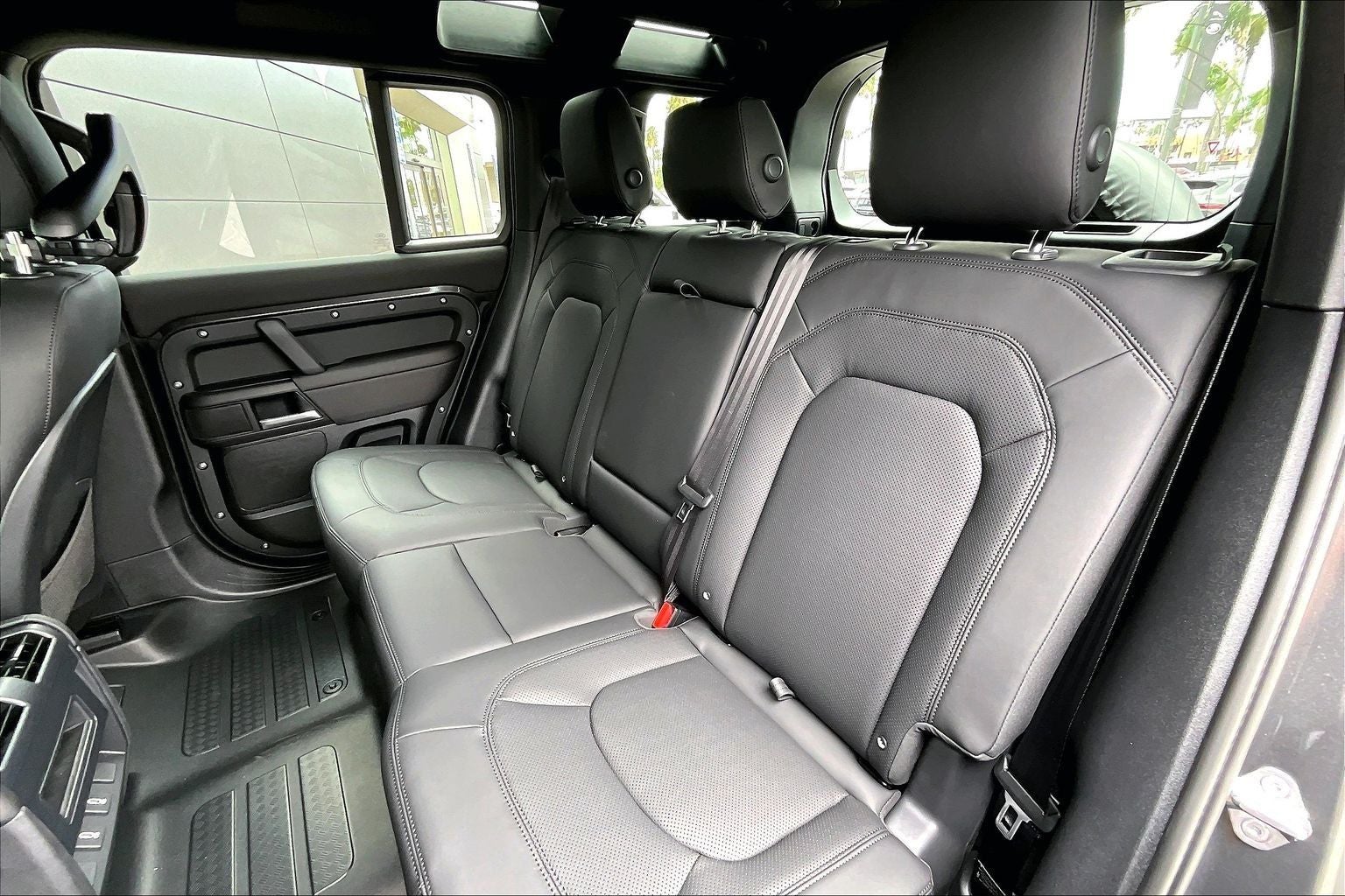 2026 Land Rover Defender 110 X-Dynamic SE