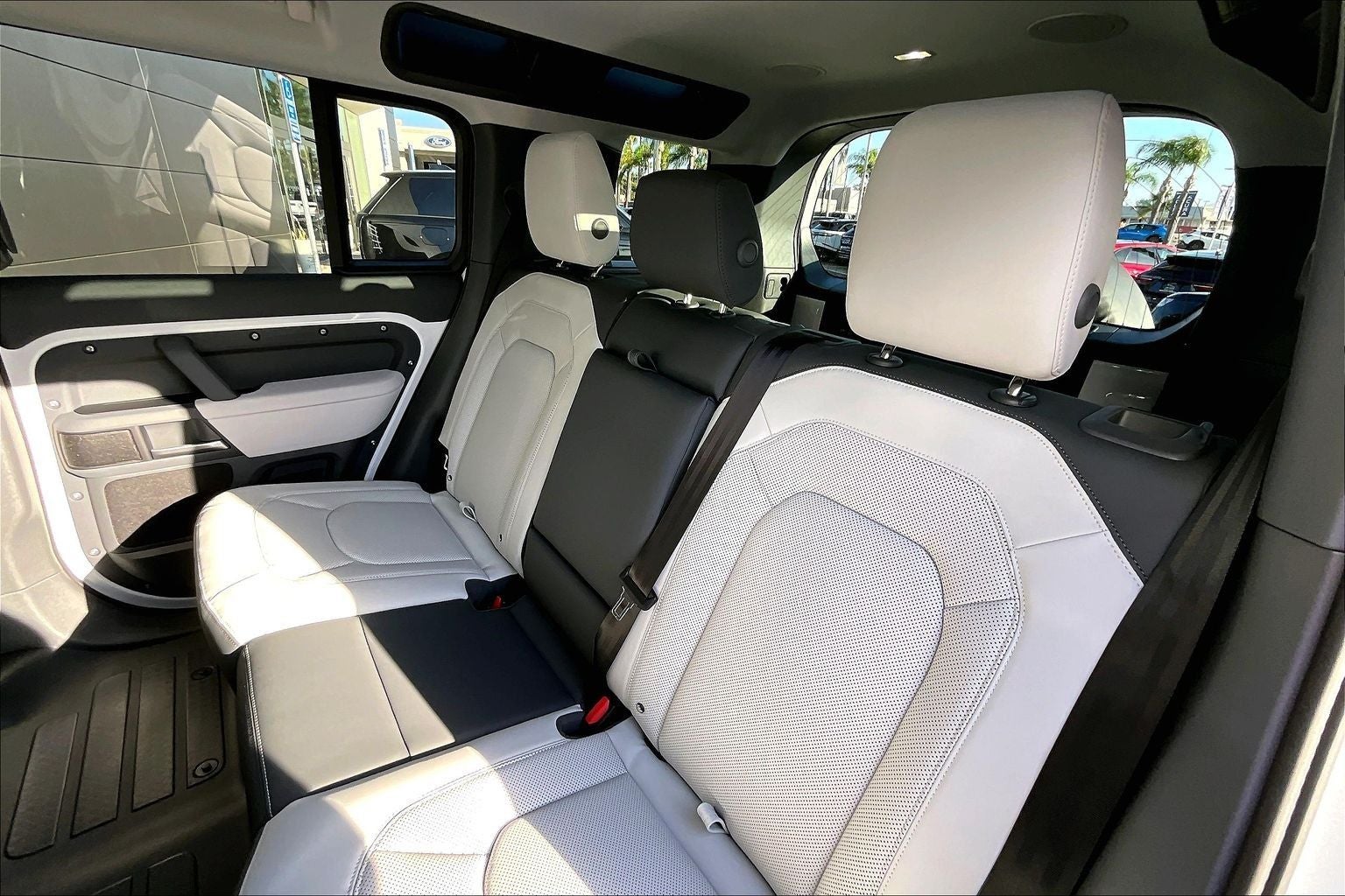 2026 Land Rover Defender 110 X-Dynamic SE