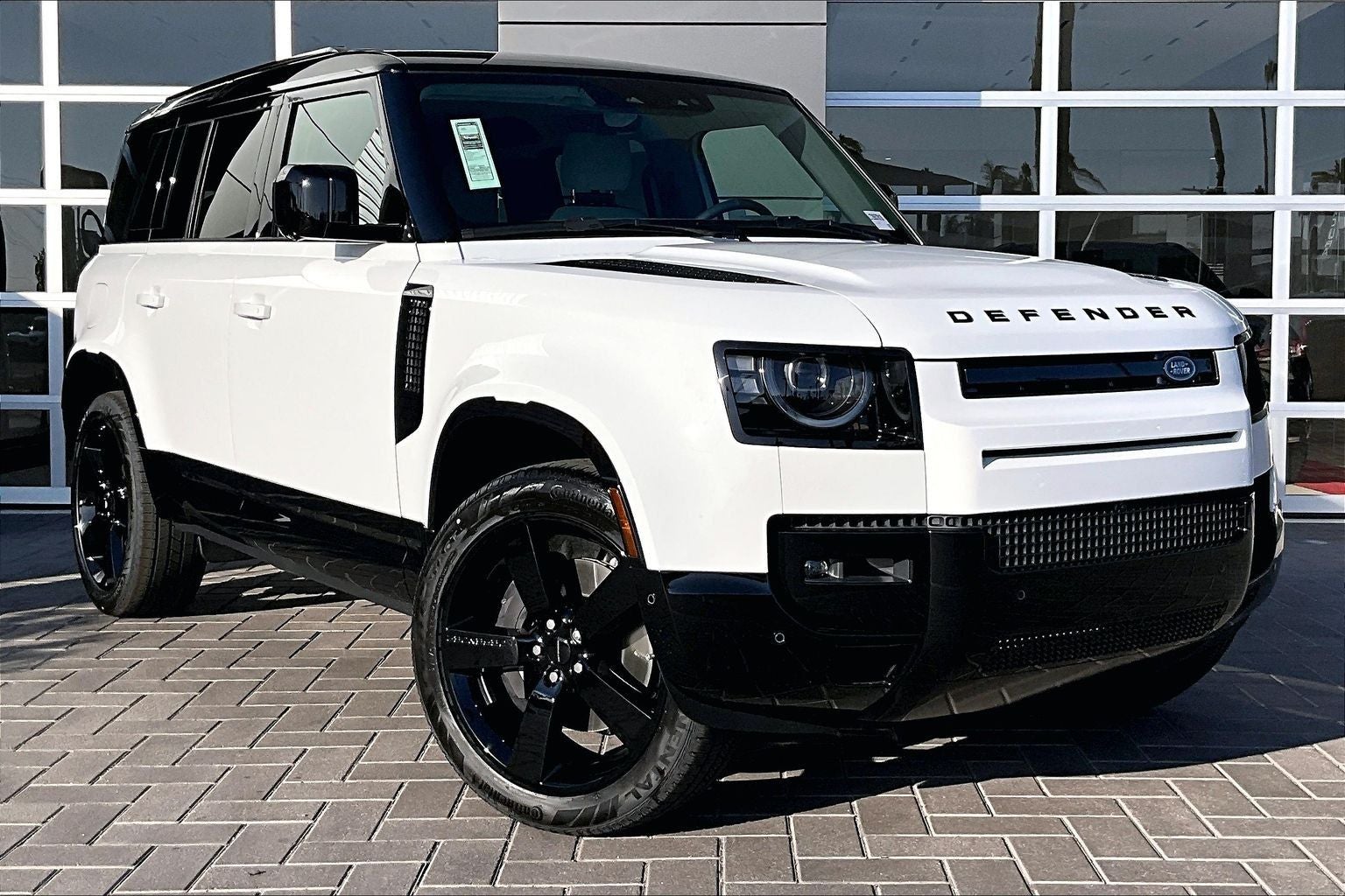 2026 Land Rover Defender 110 X-Dynamic SE