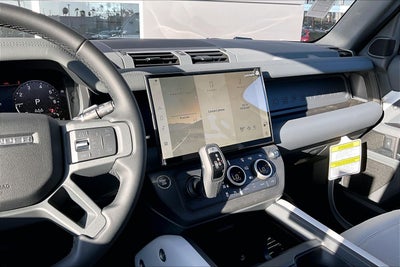2026 Land Rover Defender 110 X-Dynamic SE