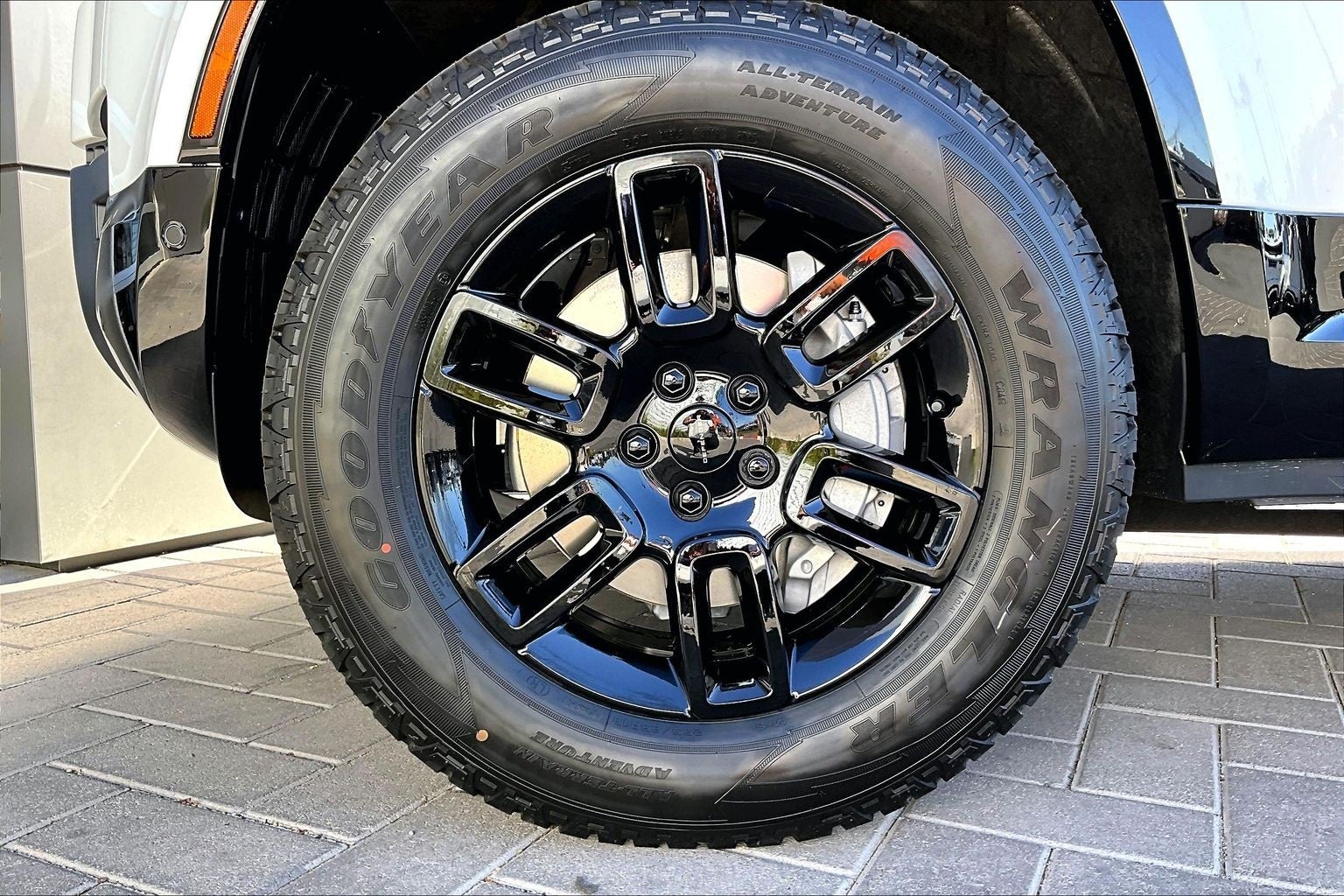 2026 Land Rover Defender 110 X-Dynamic SE