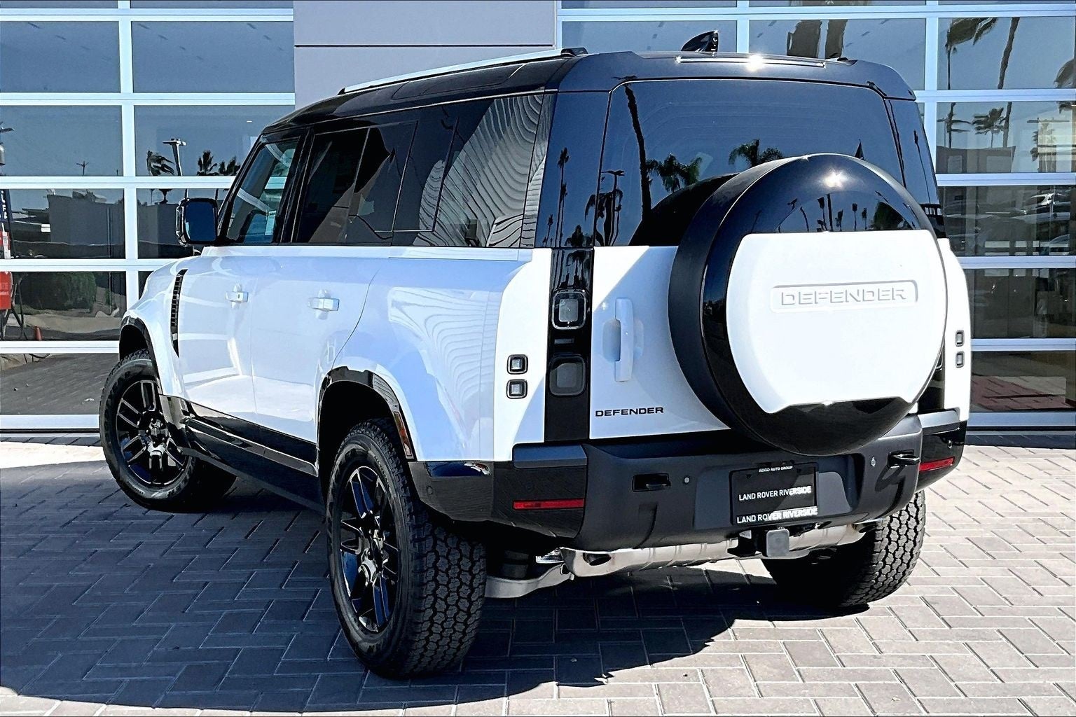 2026 Land Rover Defender 110 X-Dynamic SE