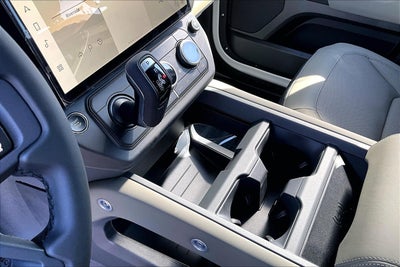 2026 Land Rover Defender 110 X-Dynamic SE