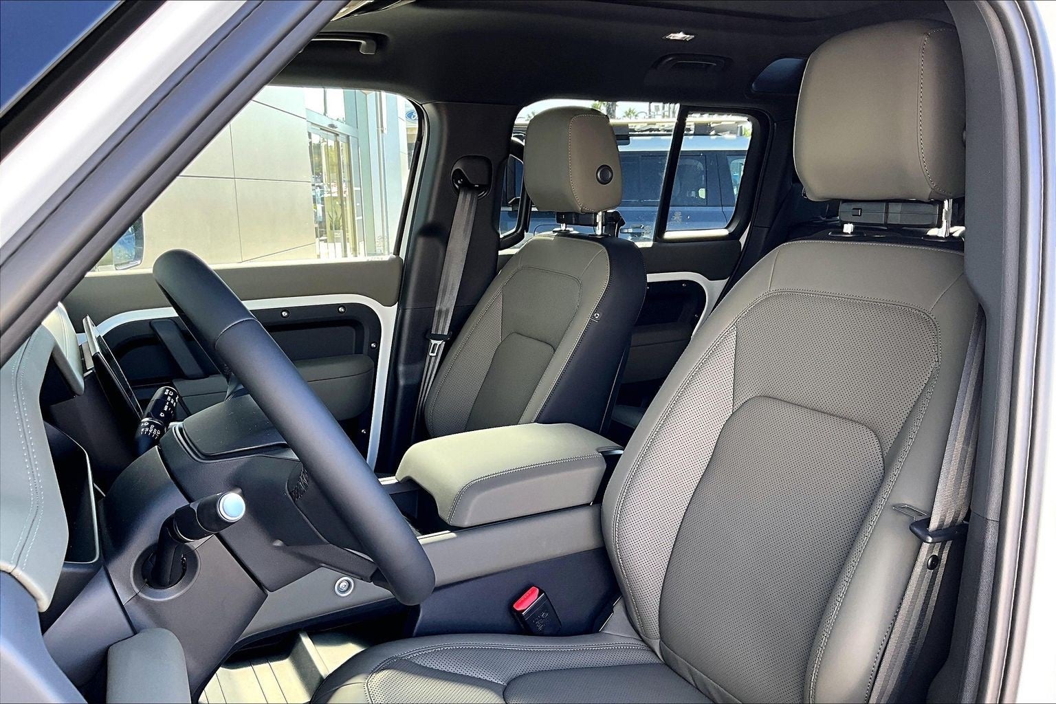 2026 Land Rover Defender 110 X-Dynamic SE