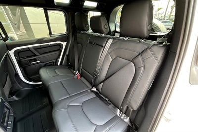 2026 Land Rover Defender 110 X-Dynamic SE