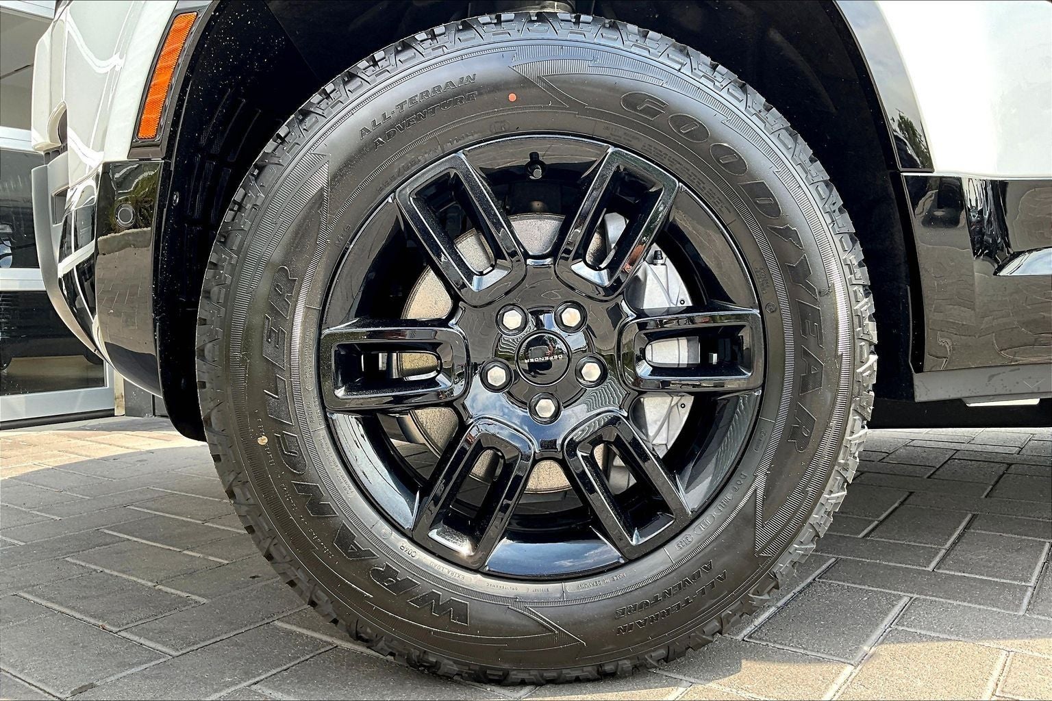 2026 Land Rover Defender 110 X-Dynamic SE