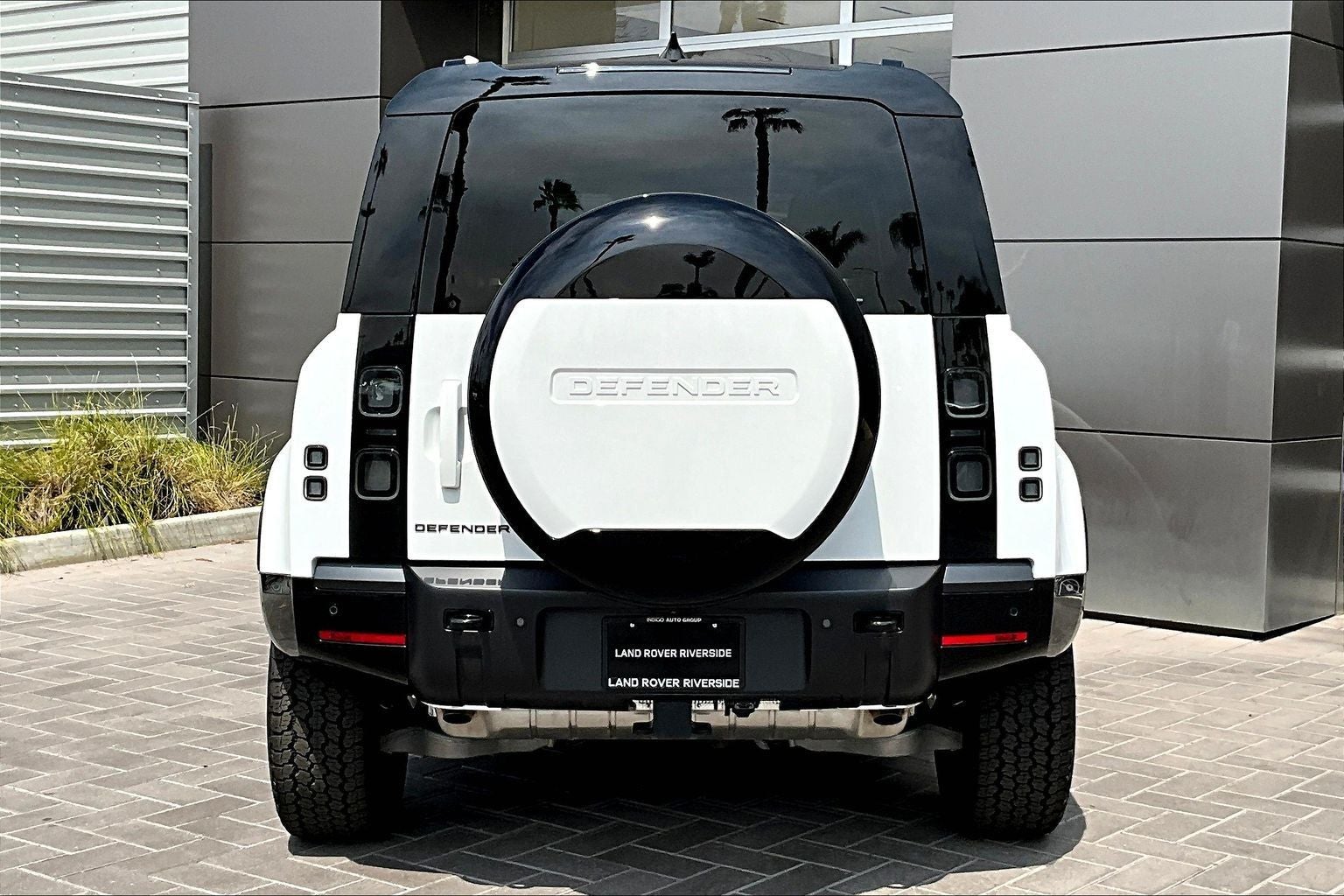 2026 Land Rover Defender 110 X-Dynamic SE