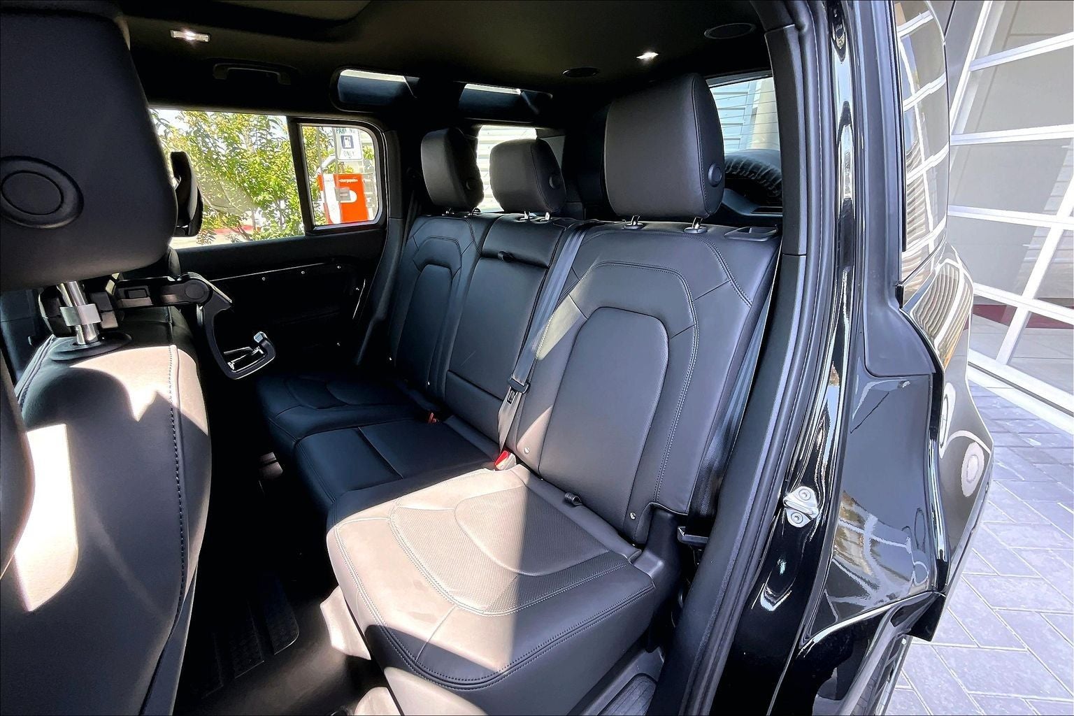 2026 Land Rover Defender 110 X-Dynamic SE