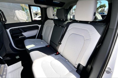 2026 Land Rover Defender 110 X-Dynamic SE