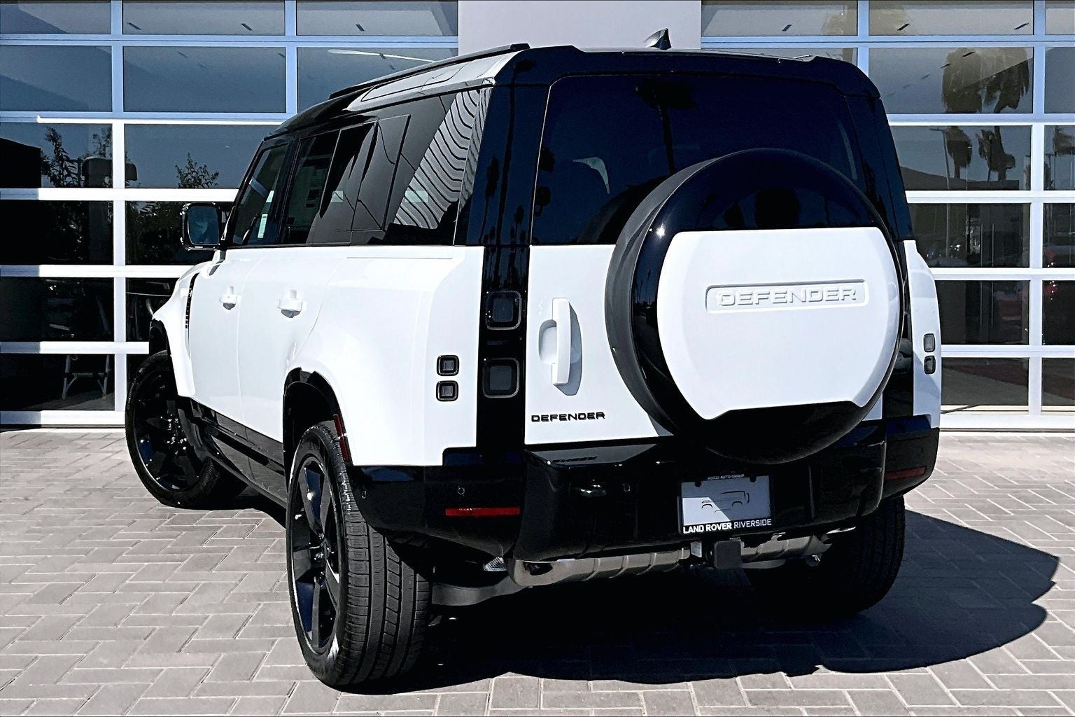 2026 Land Rover Defender 110 X-Dynamic SE