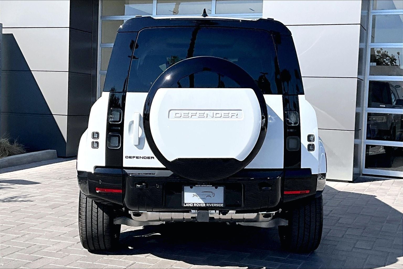 2026 Land Rover Defender 110 X-Dynamic SE