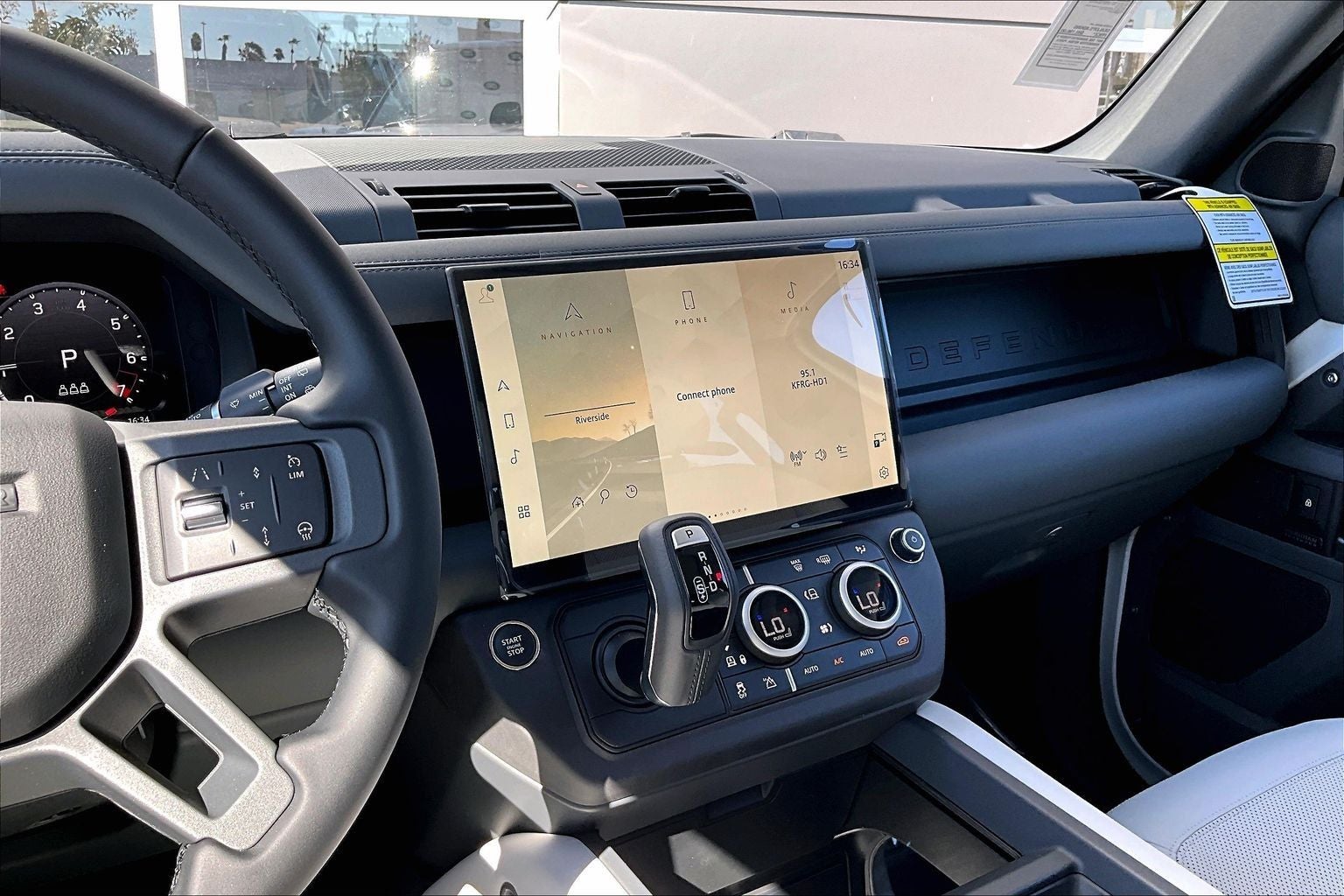 2026 Land Rover Defender 110 X-Dynamic SE