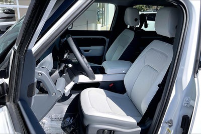 2026 Land Rover Defender 110 X-Dynamic SE