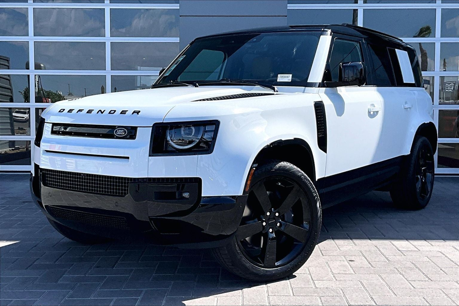 2026 Land Rover Defender 110 X-Dynamic SE