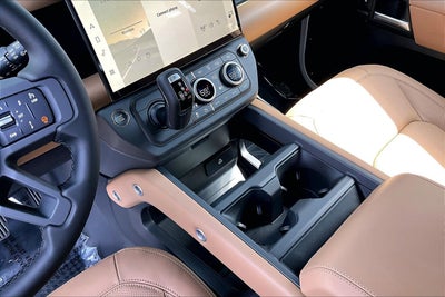 2026 Land Rover Defender 110 X-Dynamic SE
