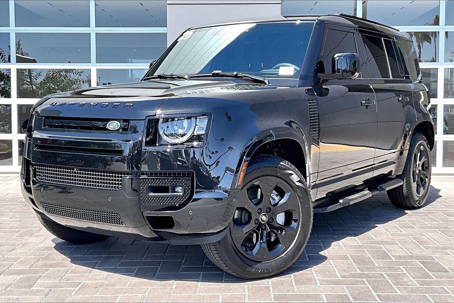 2025 Land Rover Defender 110 X-Dynamic SE
