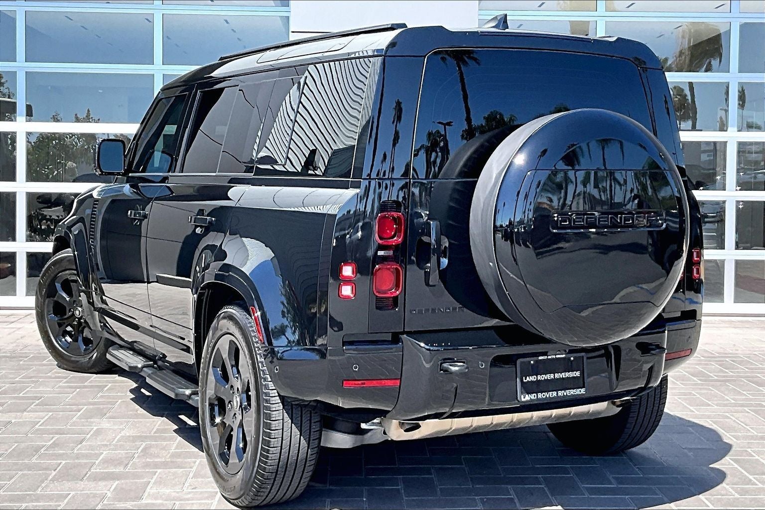 2025 Land Rover Defender 110 X-Dynamic SE