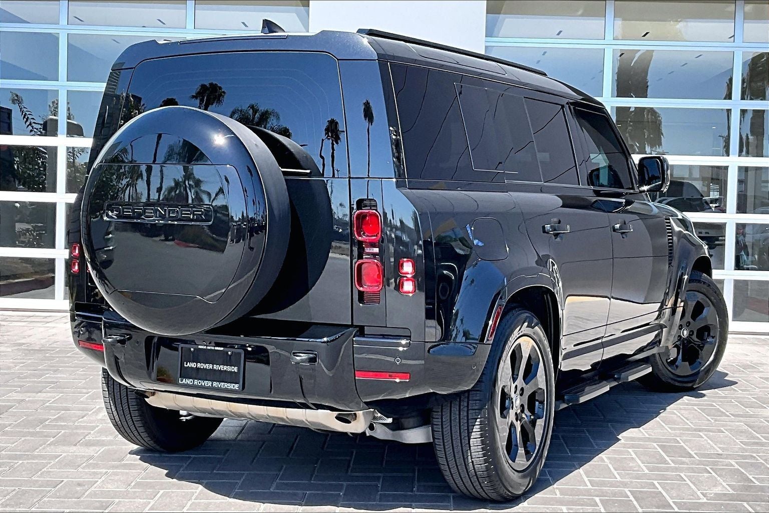 2025 Land Rover Defender 110 X-Dynamic SE