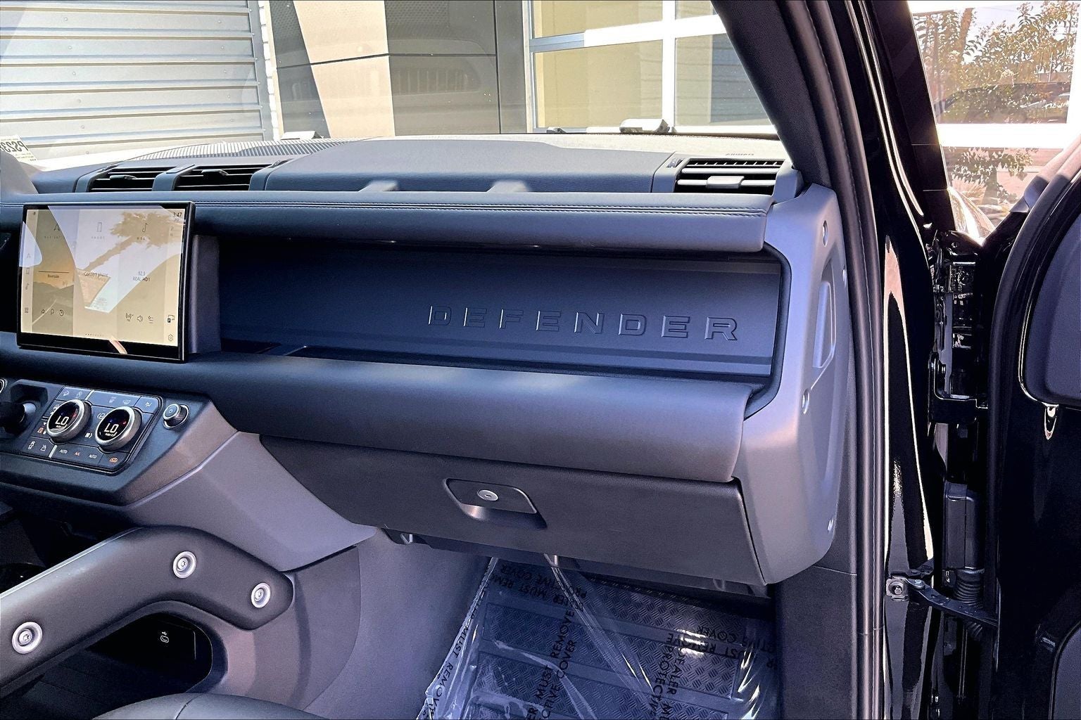 2025 Land Rover Defender 110 X-Dynamic SE