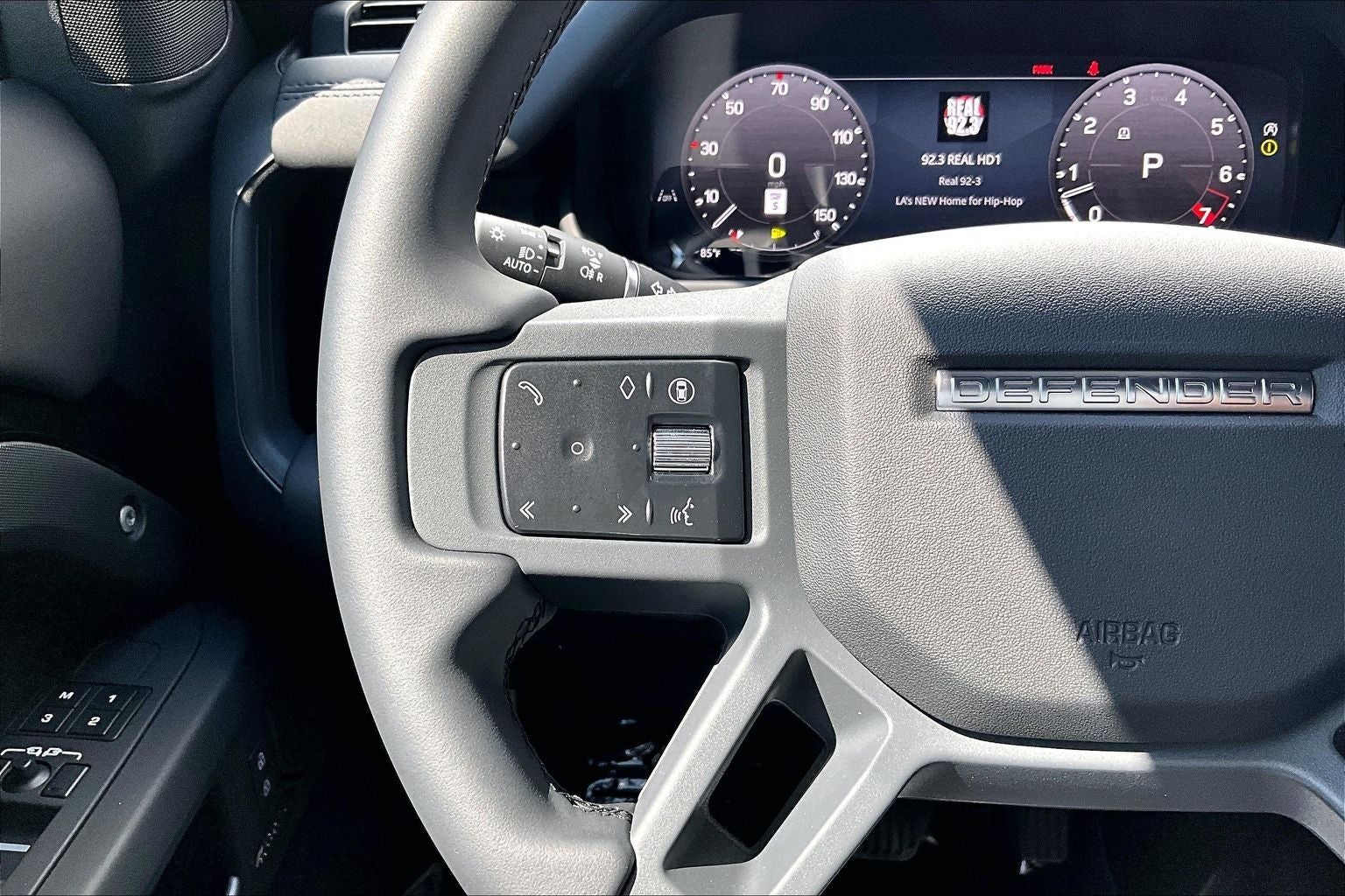 2025 Land Rover Defender 110 X-Dynamic SE