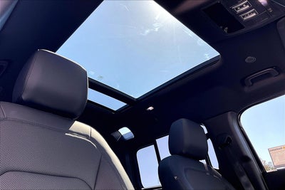 2025 Land Rover Defender 110 X-Dynamic SE