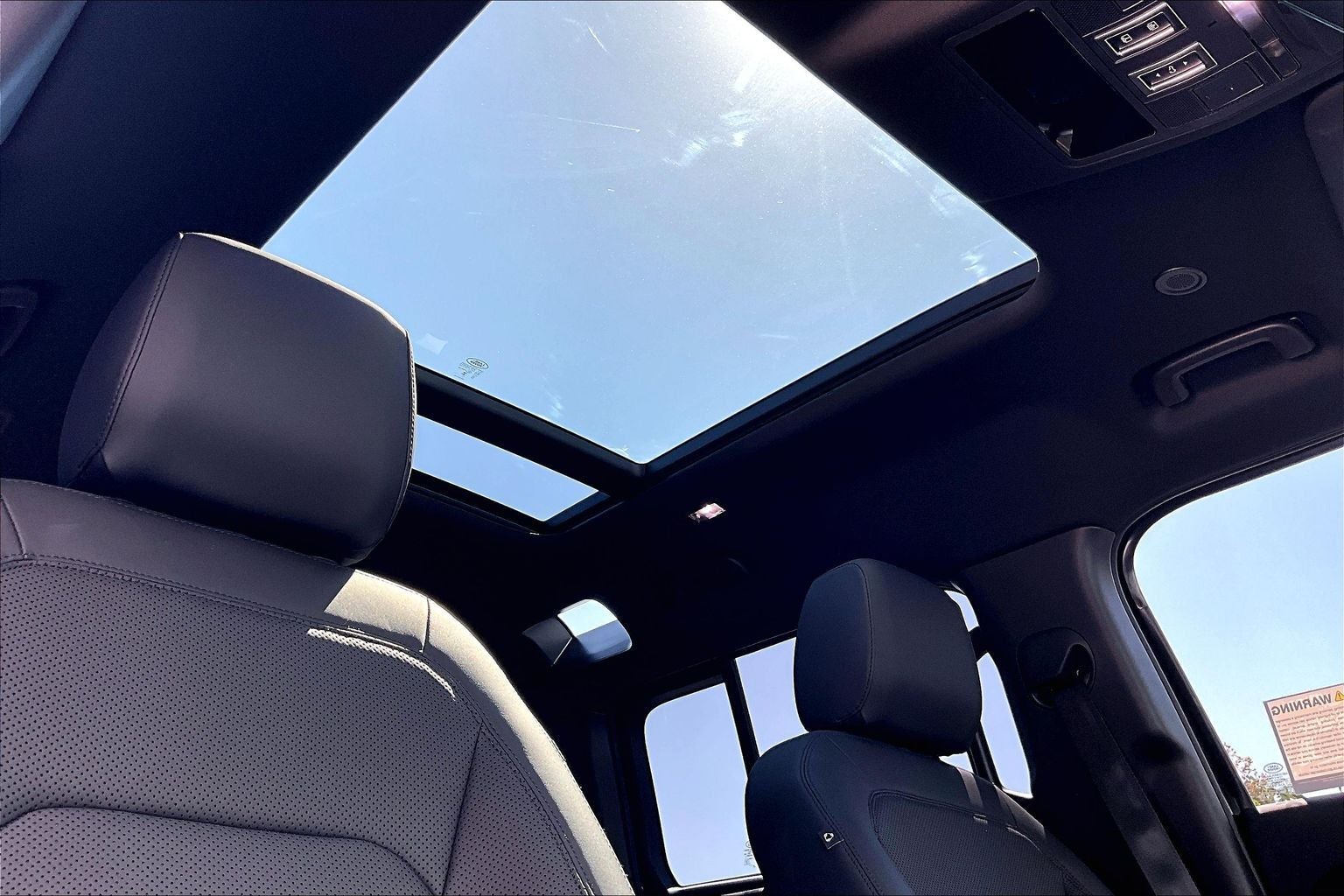 2025 Land Rover Defender 110 X-Dynamic SE