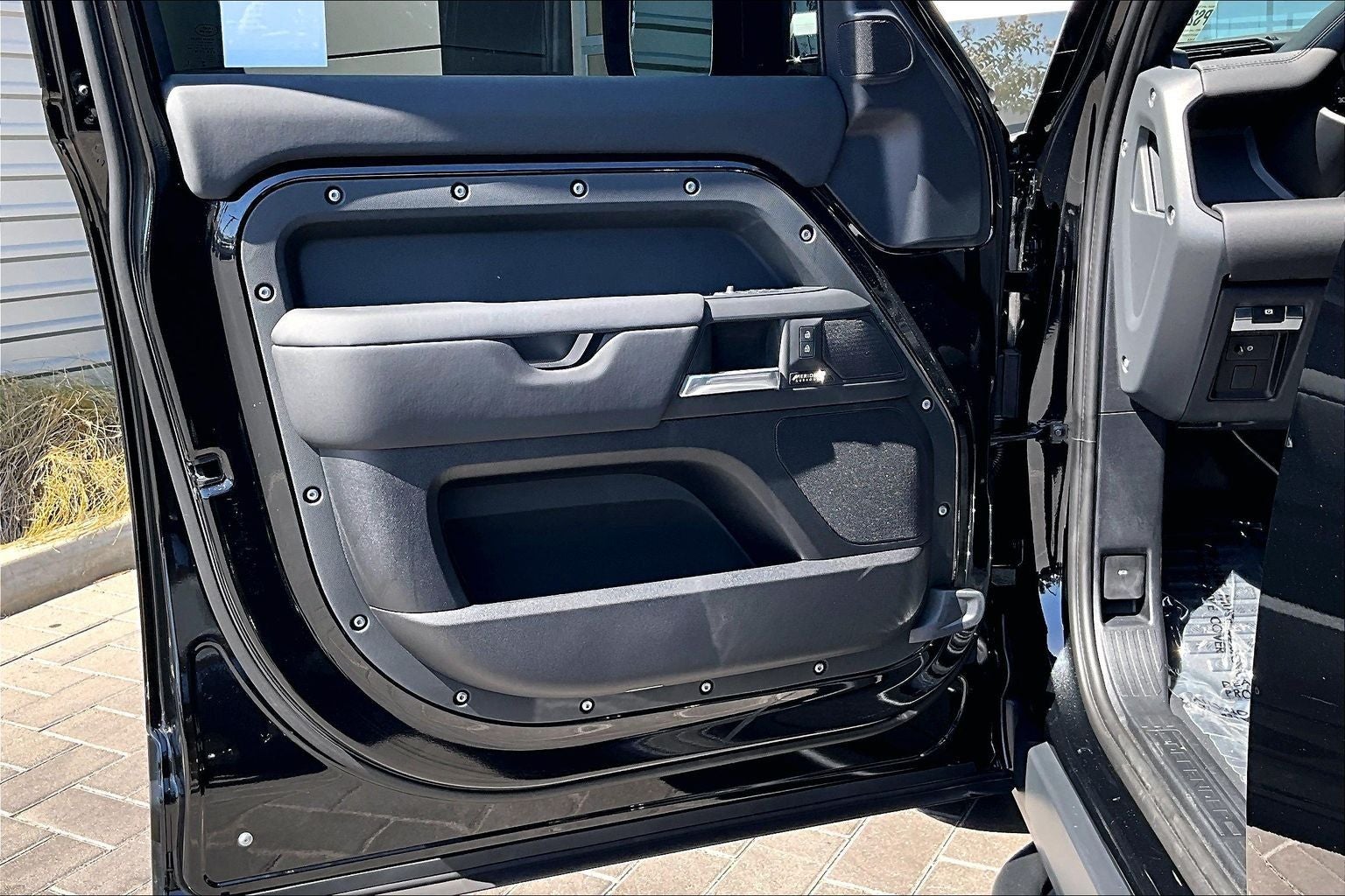 2025 Land Rover Defender 110 X-Dynamic SE