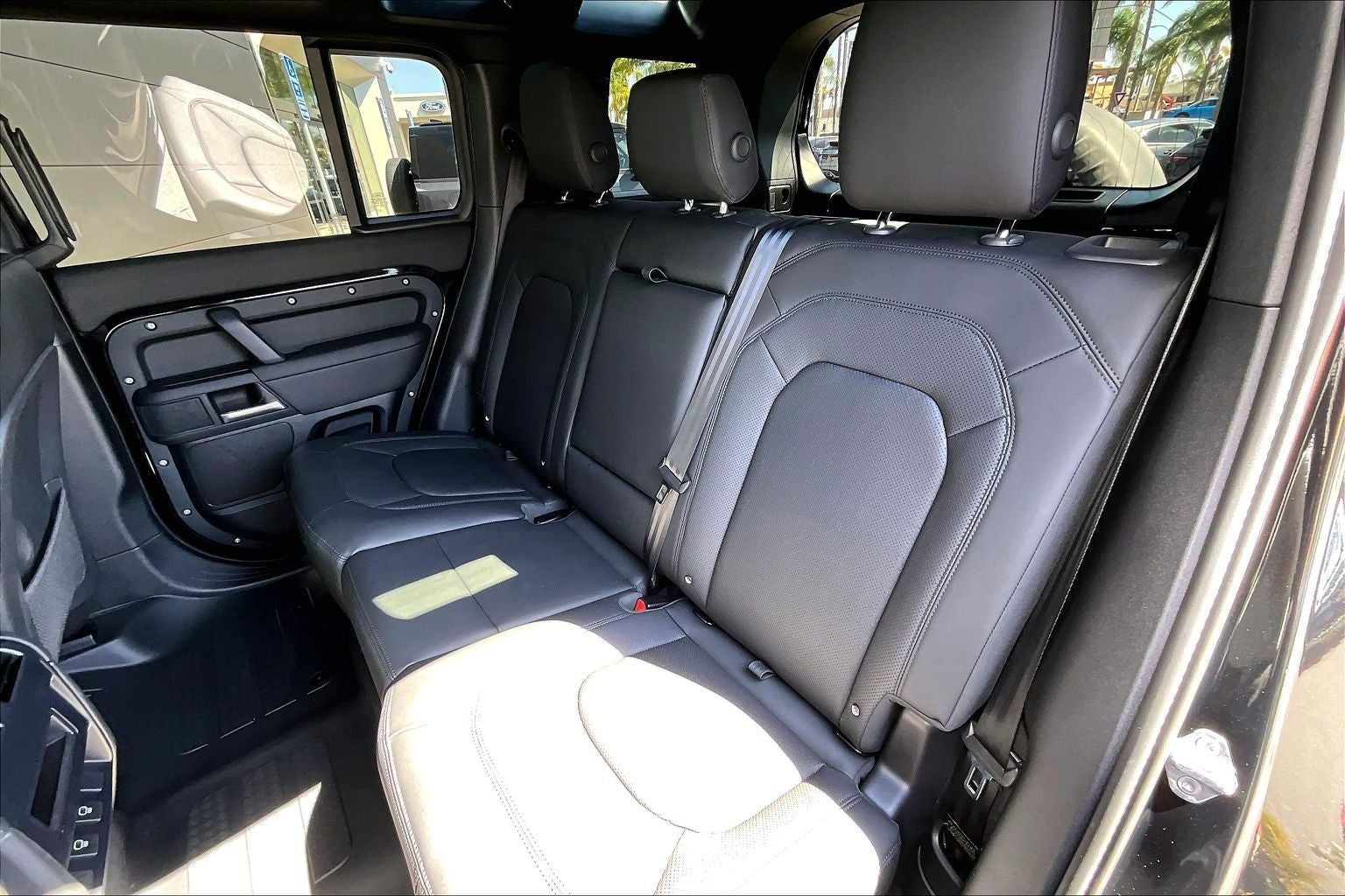 2025 Land Rover Defender 110 X-Dynamic SE