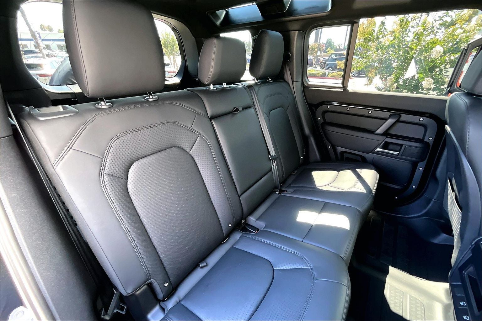 2025 Land Rover Defender 110 X-Dynamic SE