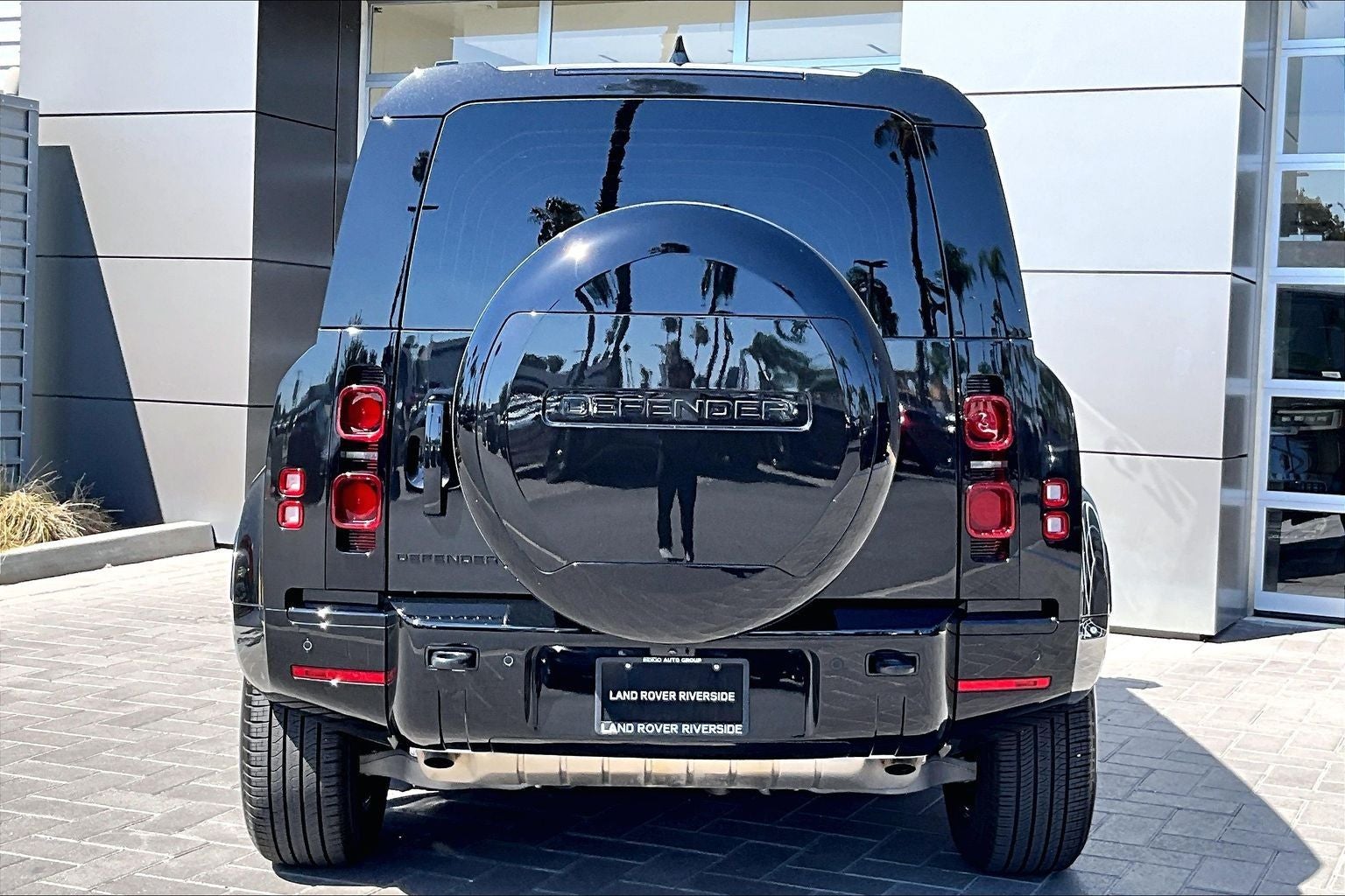 2025 Land Rover Defender 110 X-Dynamic SE