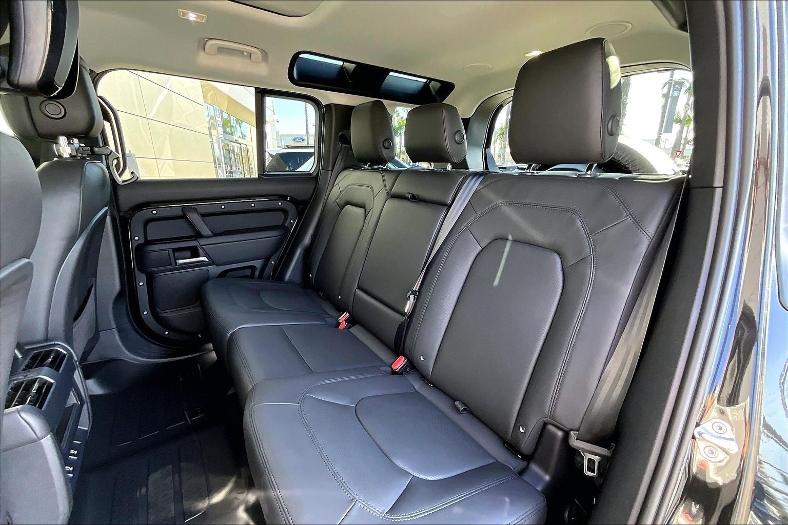 2026 Land Rover Defender 110 X-Dynamic SE