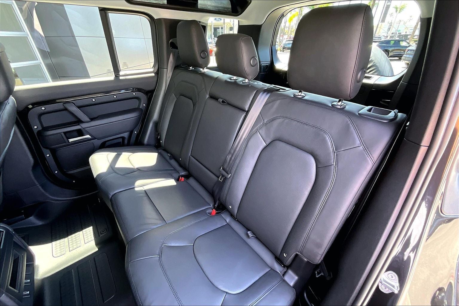 2026 Land Rover Defender 110 X-Dynamic SE